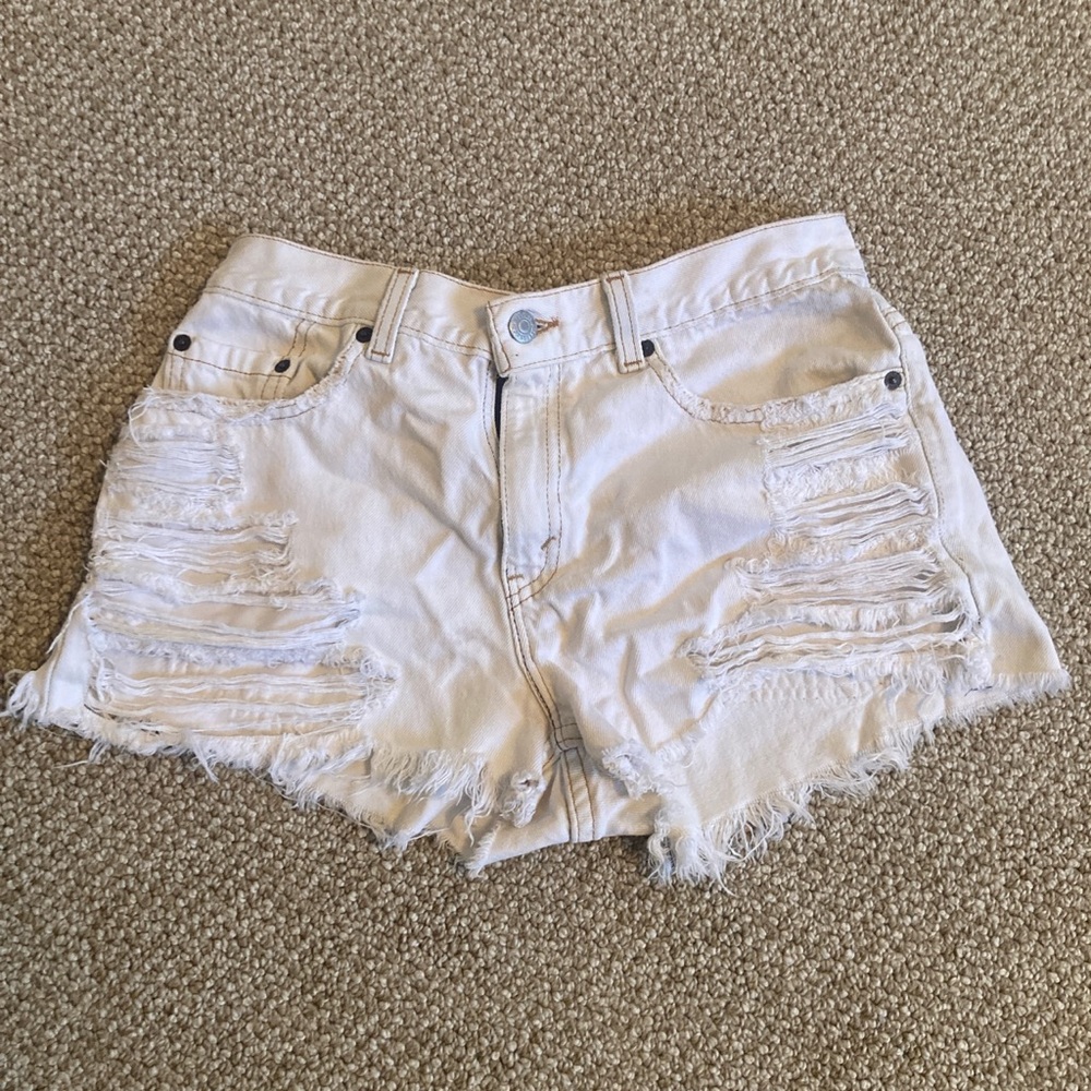 White Levi’s Jean Shorts
